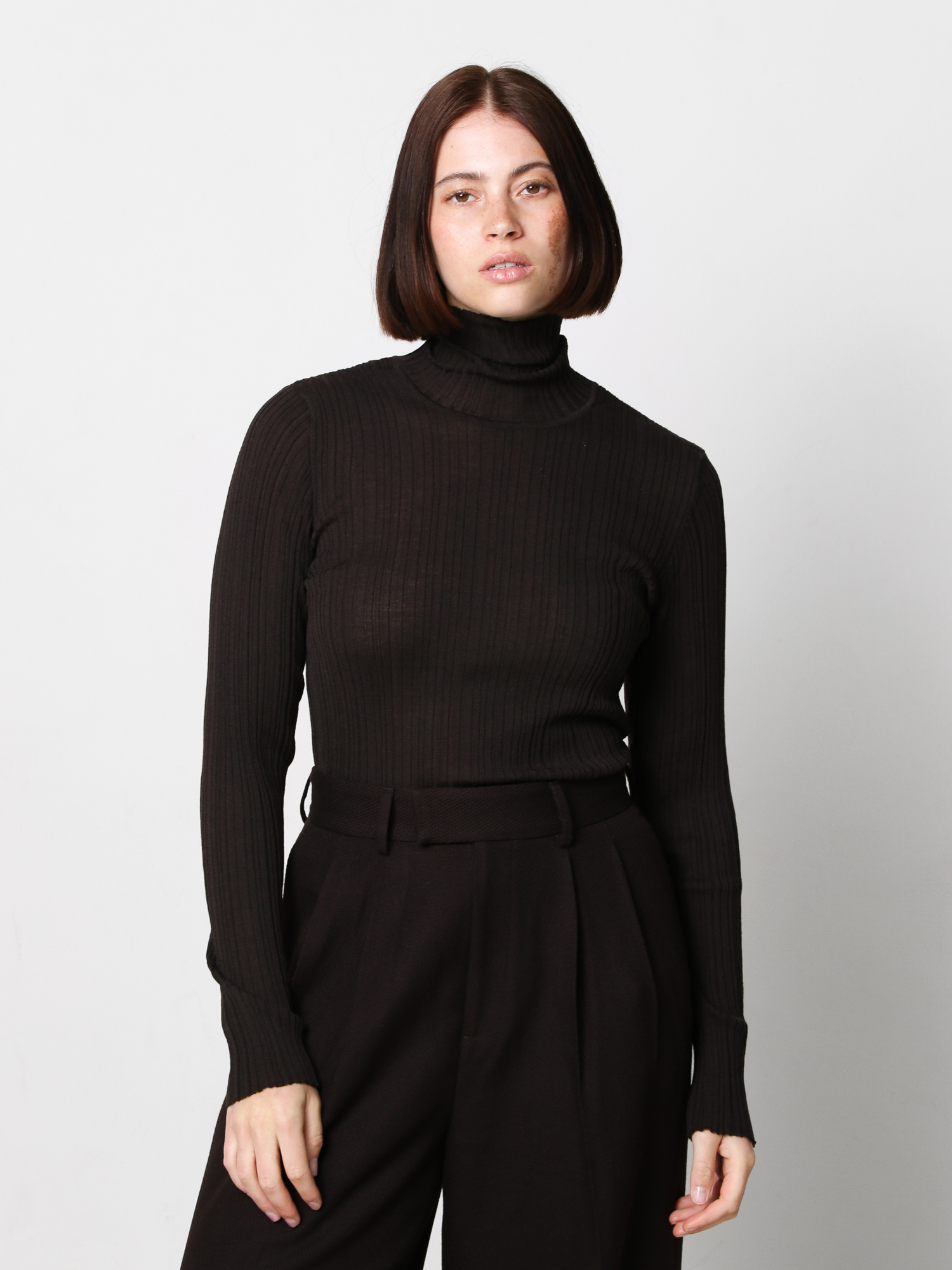 Ribbed brown Roll Neck | Rhea.